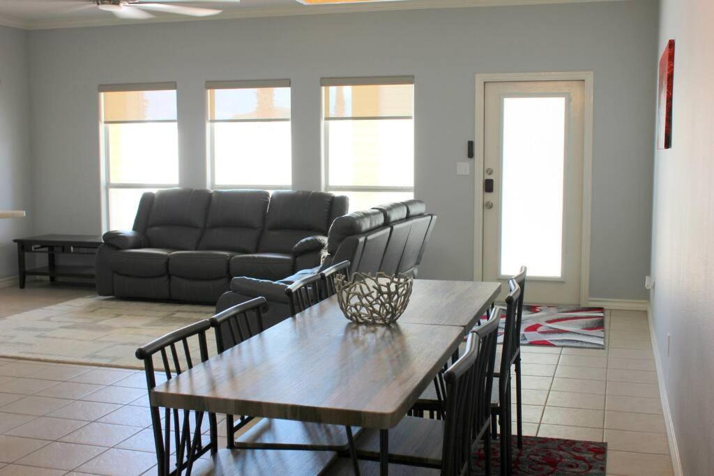 קורפוס כריסטי Spacious Home, Short Walk To Beach, Heated Pool! מראה חיצוני תמונה